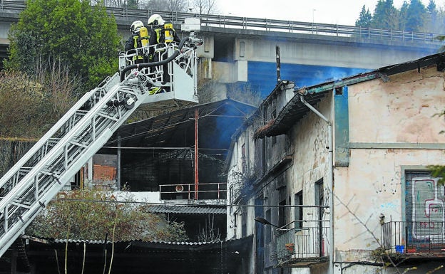 Piden diez años de cárcel por incendiar una casa con dos personas